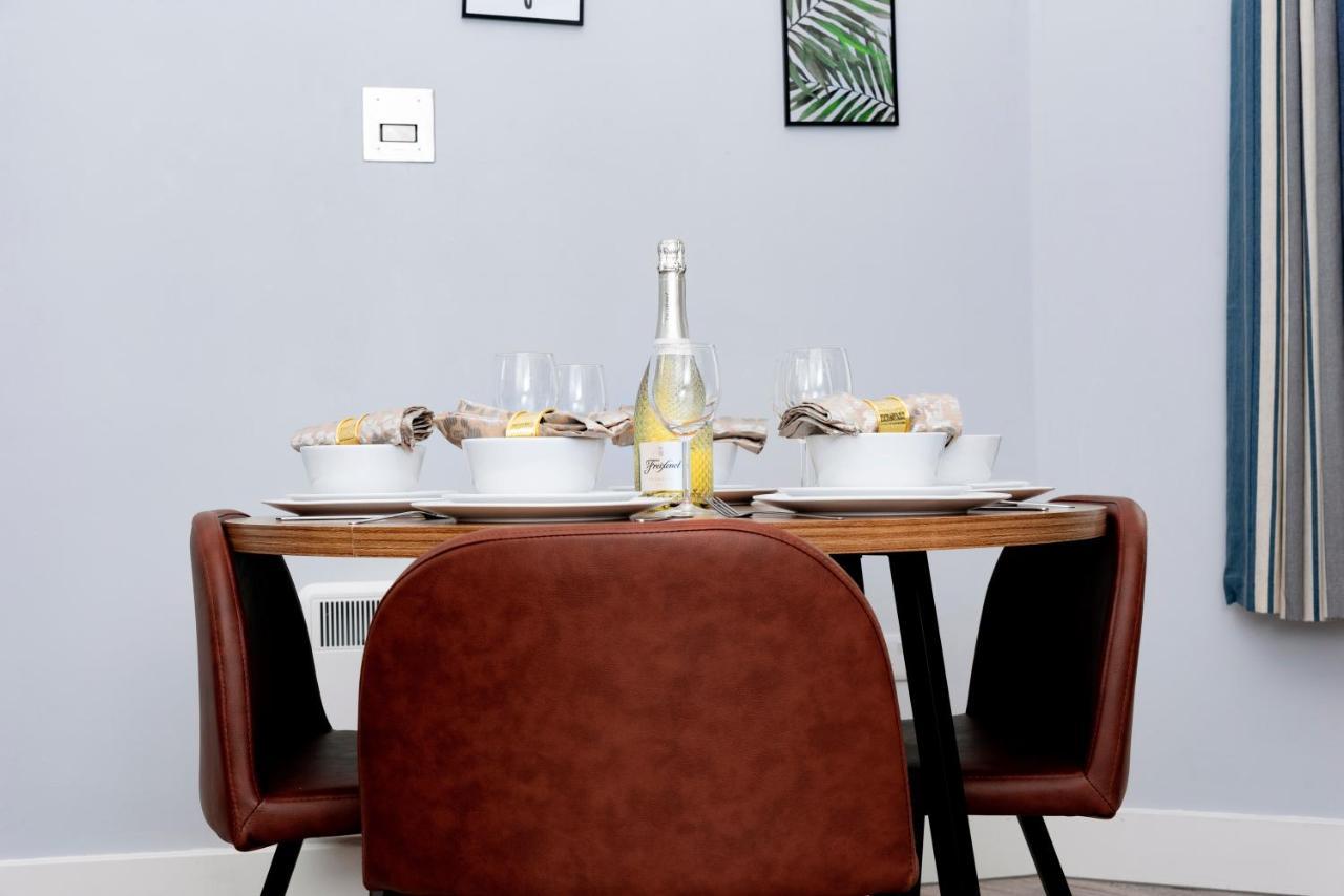 Wrexham Central Stay Apartment Seven Eksteriør billede