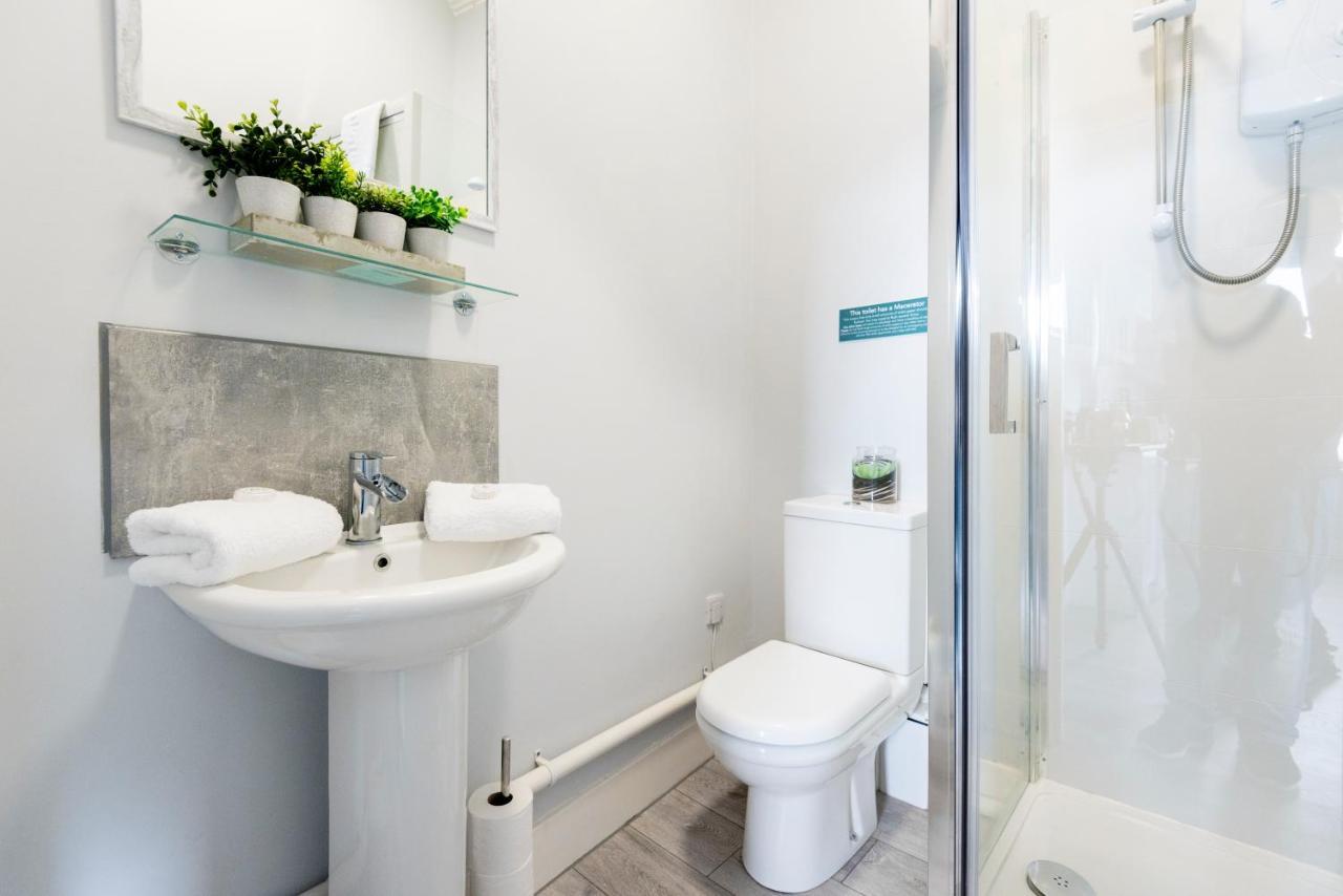 Wrexham Central Stay Apartment Seven Eksteriør billede